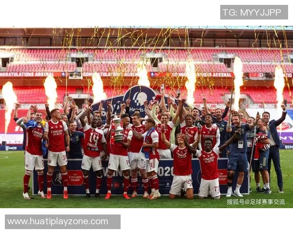 前狼队与伯恩茅斯主帅加里奥尼尔或将接手斯特拉斯堡帅位